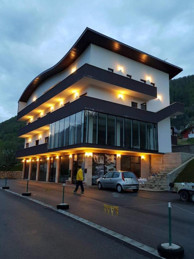 Hotel Lohovo Bihać Buitenkant foto